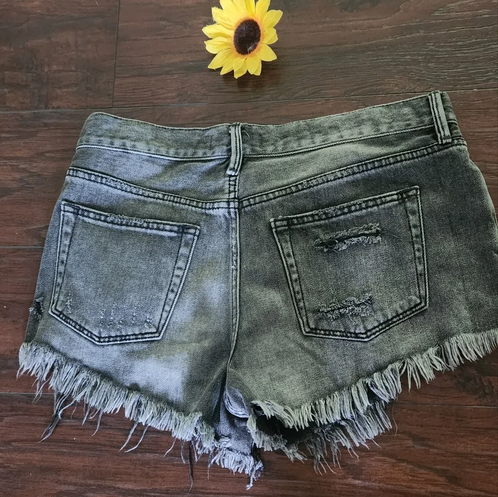 FREE PEOPLE BLACK JEANS SHORTS ✨️⭐️